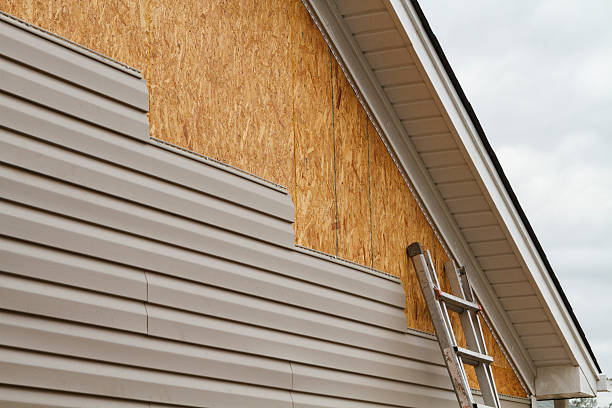 Professional Wood Siding technician working in Walnut Bottom, PA